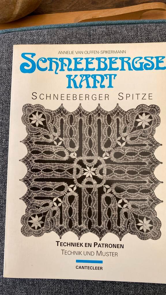 Schneeberger Lace/Spitze - Technologie et motif, Hobby & Loisirs créatifs, Dentelle, Neuf, Patrons, Enlèvement ou Envoi