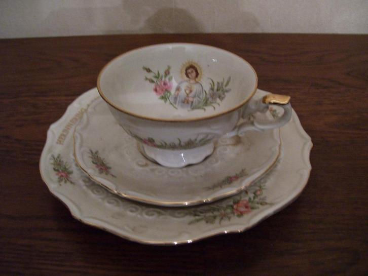 Retro: Ontbijtset en tinnen schotel Plechtige Communie, Verzamelen, Religie, Zo goed als nieuw, Christendom | Katholiek, Overige typen