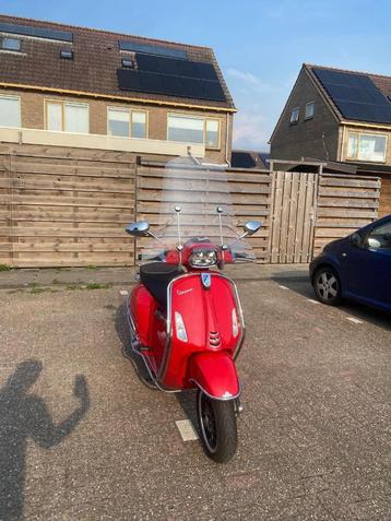 VESPA Sprint IGET Scooter 2021 Orgineel Rood Incl Windscherm