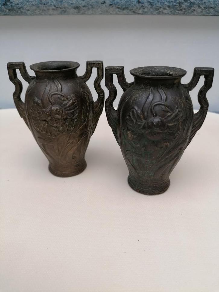 2 zeer oude bronzen kleine vaasjes zeldzame vondst. ° 1900, Antiek en Kunst, Curiosa en Brocante, Verzenden