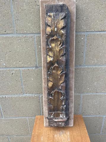Architecturaal fragment hout beschikbaar voor biedingen
