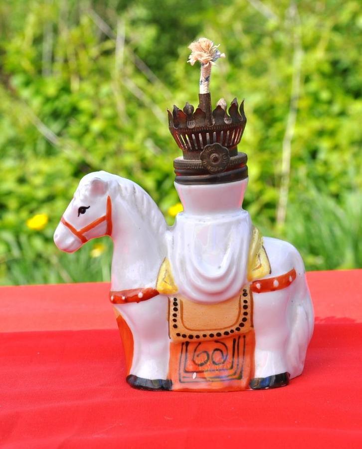 pied de lampe cheval a petrole en faience, Antiek en Kunst, Antiek | Verlichting, Ophalen of Verzenden