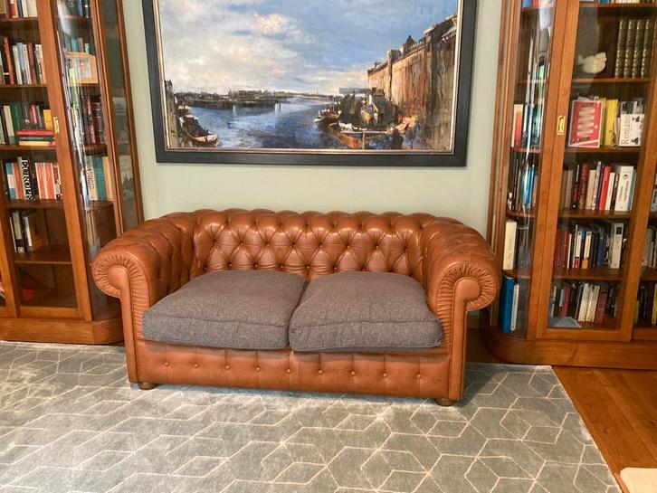 Chesterfield bank, Huis en Inrichting, Zetels | Zetels, Gebruikt, Rechte bank, Tweepersoons, 150 tot 200 cm, Minder dan 75 cm