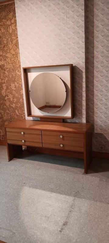 vintage retro commode- slaapkamermeubel met spiegel  beschikbaar voor biedingen