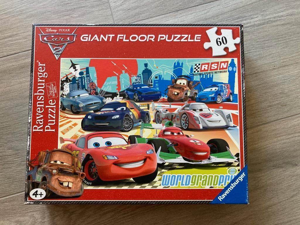 Grote vloerpuzzel Cars 2, Kinderen en Baby's, Speelgoed | Kinderpuzzels, Gebruikt, 4 tot 6 jaar, Meer dan 50 stukjes, Ophalen of Verzenden