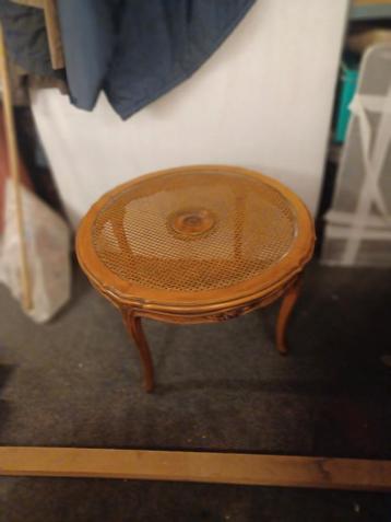 Salontafel in perfecte staat diameter 73 H53 prijs 5euro beschikbaar voor biedingen