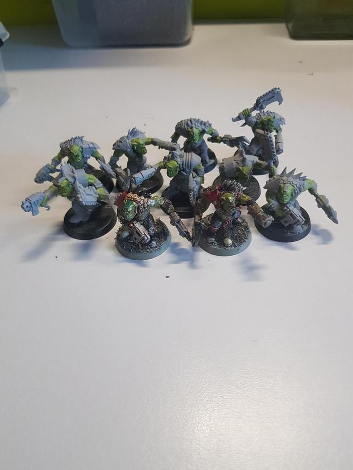 Warhammer 40K: Orks, 10 beast snagga boyz, 2 afgewerkt, Hobby en Vrije tijd, Wargaming, Zo goed als nieuw, Warhammer, Figuurtje(s)