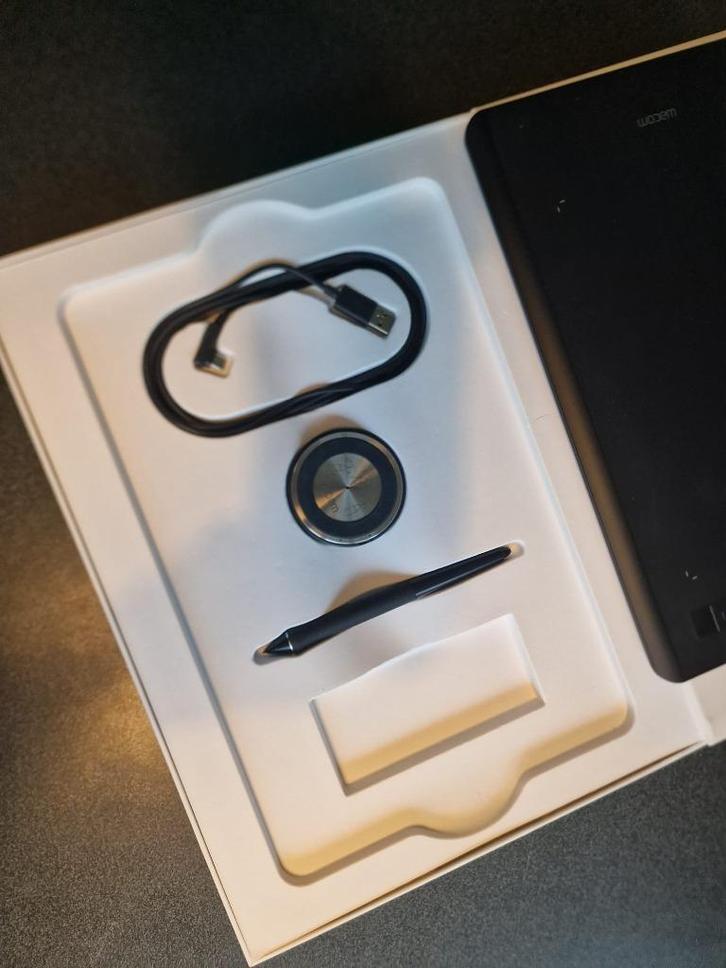 Wacom Intuos Pro Medium, Computers en Software, Tekentablets, Zo goed als nieuw, Multi-touch, Ophalen