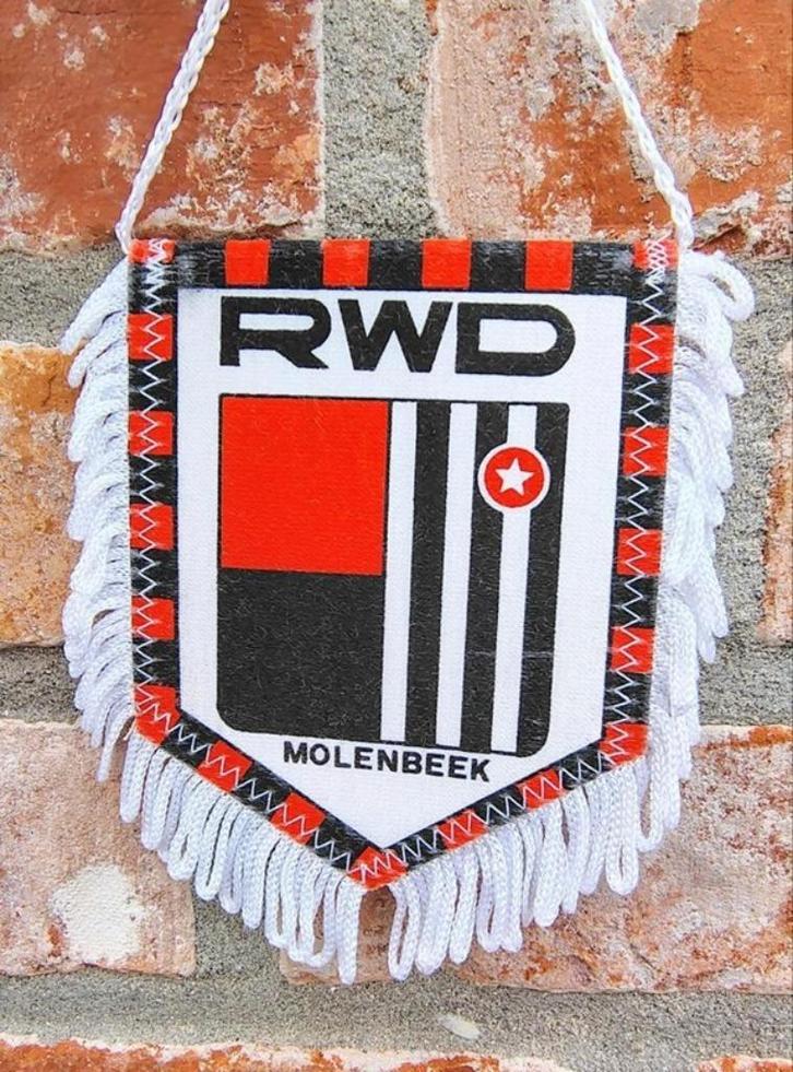RWD Molenbeek RWDM 1980s mooie vintage voetbal vaandel, Verzamelen, Sportartikelen en Voetbal, Zo goed als nieuw, Spel, Ophalen of Verzenden