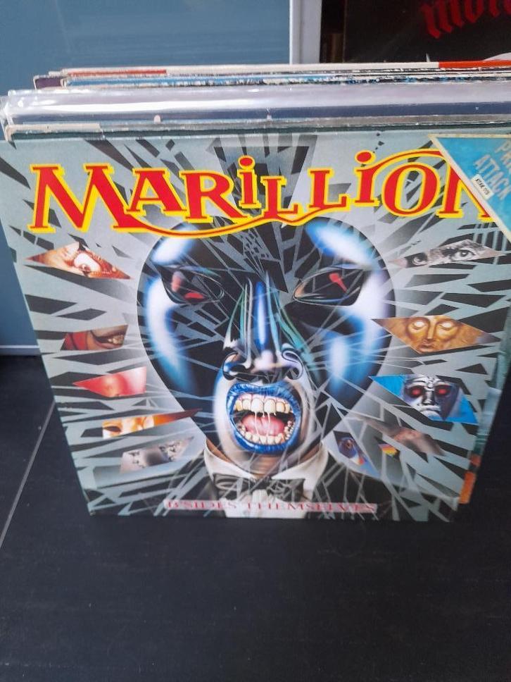 lp - marillion - b'sides themselves - vak 5, Cd's en Dvd's, Vinyl | Hardrock en Metal, Zo goed als nieuw, Ophalen of Verzenden