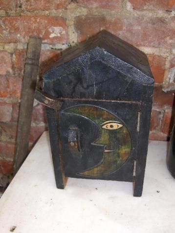 houten huisje  , bewaarkastje decoratie  beschikbaar voor biedingen