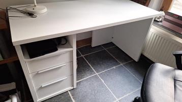 Bureau  beschikbaar voor biedingen