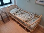 Rotan bed voor kind,  met matras, beschermer en 2 hoeslakens, Kinderen en Baby's, Ophalen, Zo goed als nieuw, Matras
