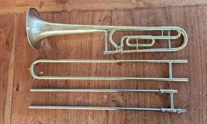 King Cleveland 605 / 3B Bb/F Tenor Trombone, Muziek en Instrumenten, Blaasinstrumenten | Trombones, Gebruikt, Tenor, Met koffer