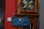 Sac à mains Pochette et porte monnaie"GUESS" tissu bleu NEUF, Bijoux, Sacs & Beauté, Sacs | Sacs Femme, Enlèvement ou Envoi, Neuf