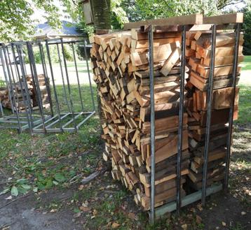 droog brandhout beschikbaar voor biedingen