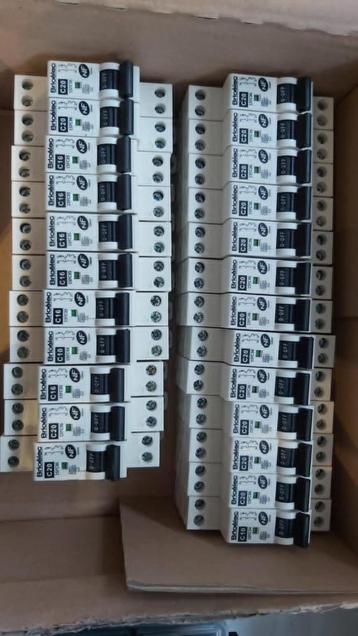 automatische zekeringen set beschikbaar voor biedingen