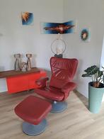 Relax en cuir rouge, Enlèvement