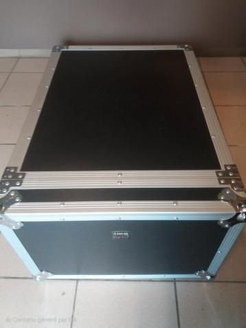 Table de mixage, amplificateur, lecteur CD, box de rangement beschikbaar voor biedingen