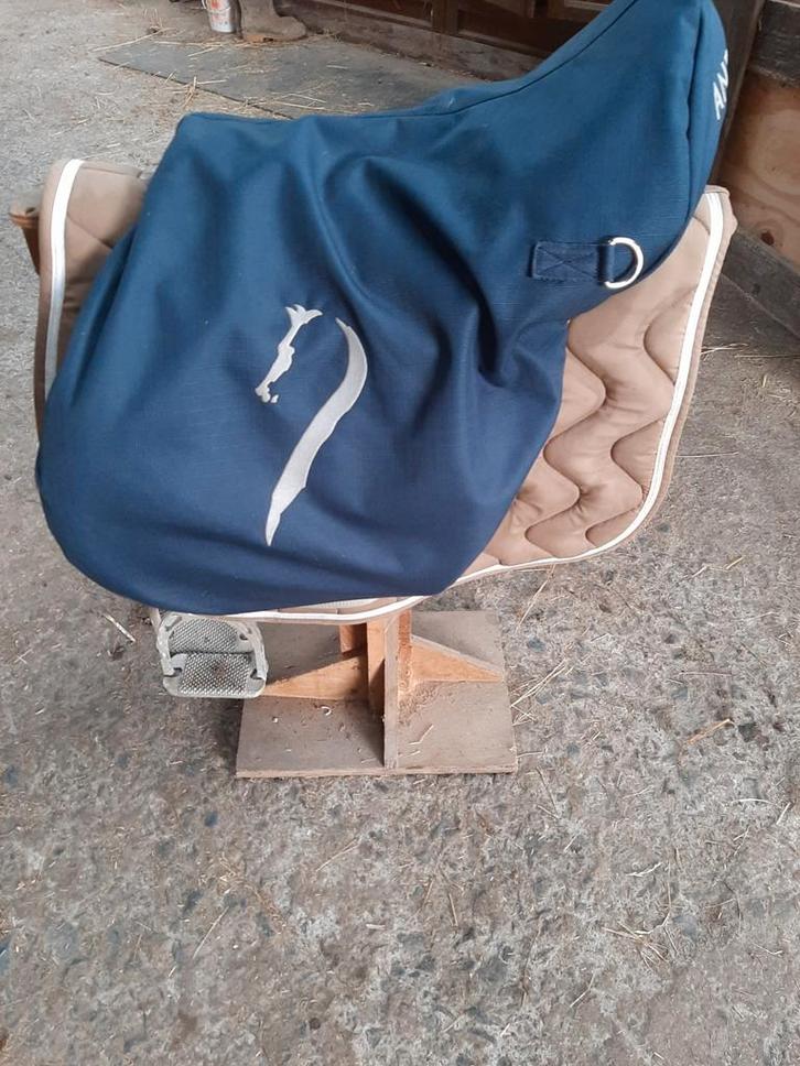 Antares springzadel, Animaux & Accessoires, Chevaux & Poneys | Couvertures & Couvre-reins, Enlèvement