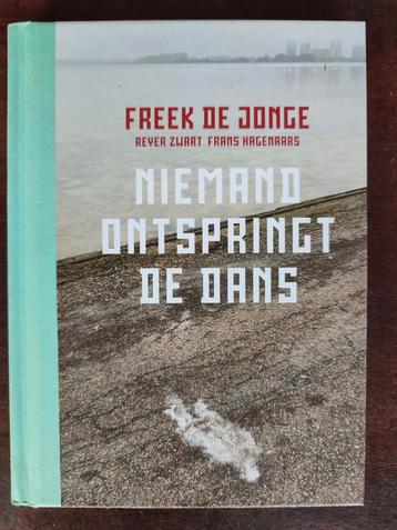 CD + BOEK : FREEK DE JONGE - NIEMAND ONTSPRINGT DE DANS  **, Enlèvement ou Envoi, Comme neuf