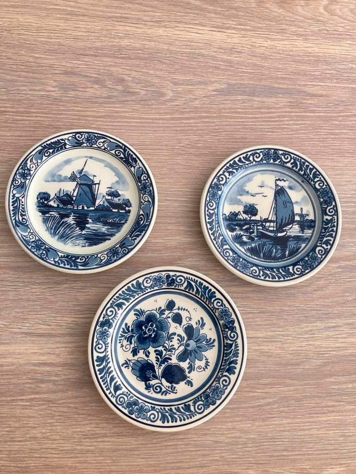 3 mooie Hollandse bordjes Delft Royal Goedewaagen Blue Delft, Antiek en Kunst, Antiek | Wandborden en Tegels, Ophalen of Verzenden