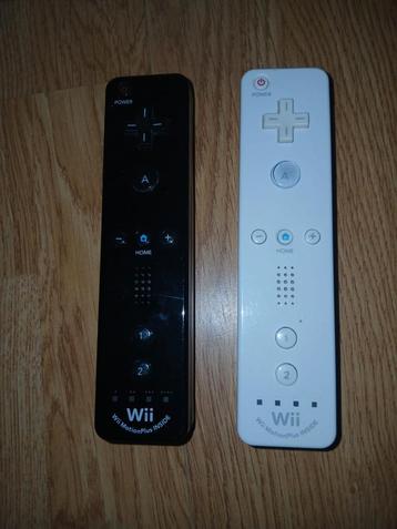 2x controllers Wii wit&zwart perfecte staat  beschikbaar voor biedingen
