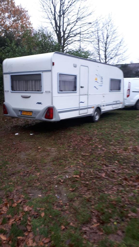 knaus azur 560 voortent, Caravans en Kamperen, Caravans, Particulier, tot en met 4, 1000 - 1250 kg, Rondzit, Knaus, 2 aparte bedden