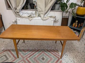 Vintage houten salontafel  beschikbaar voor biedingen