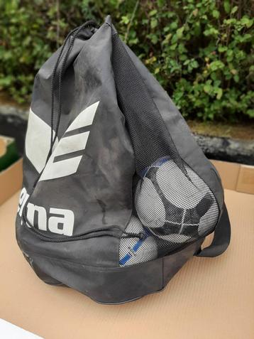 Ballenzak (-net) met 6 lederen ballen beschikbaar voor biedingen