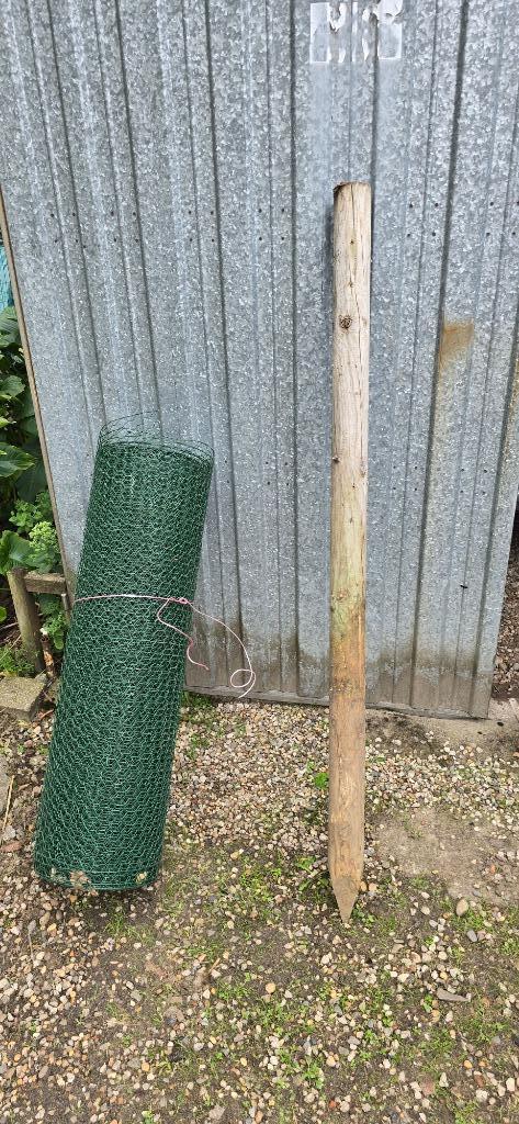 Te koop: draad en palen, Tuin en Terras, Gaas en Draad, Gebruikt, Draad, 10 tot 20 meter, Ophalen