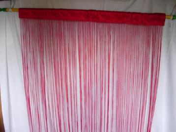 Rode draadgordijnen  beschikbaar voor biedingen