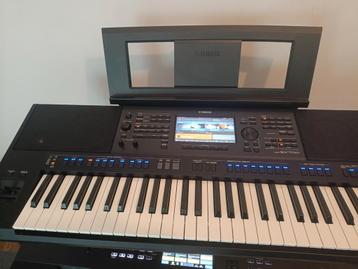 Yamaha PSR SX700 beschikbaar voor biedingen