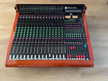 Toft Audio Design ATB  series 16 channels mixer + meterbrug beschikbaar voor biedingen