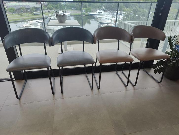 4 stoelen (2 oud roze, 2 zacht blauw), Huis en Inrichting, Stoelen, Zo goed als nieuw, Vier, Leer, Blauw, Ophalen