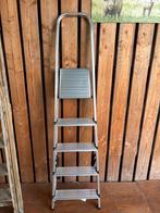 Stevige aluminium huishoudtrap – 5 treden, Doe-het-zelf en Bouw, Ladders en Trappen, Ophalen, Zo goed als nieuw, Trap