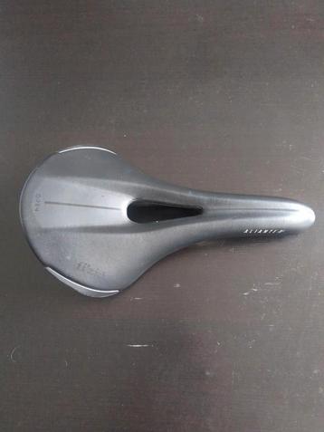 Fizik Alicante r3 beschikbaar voor biedingen