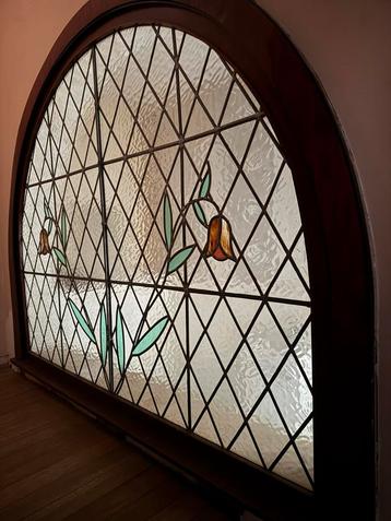 Mooi glas-in-lood raam te koop beschikbaar voor biedingen