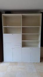 Witte wandkast, Ophalen