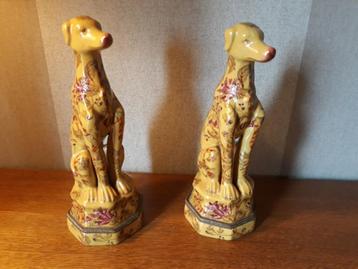 Statuettes de chiens beschikbaar voor biedingen