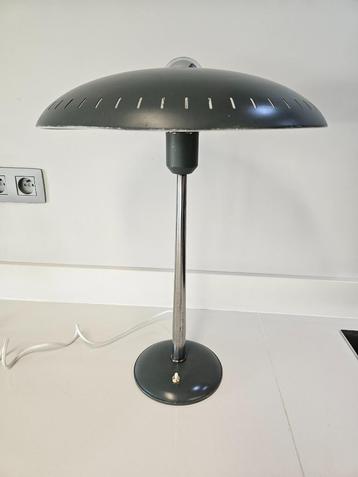 Lampe de table Louis Kalff, modèle Senior disponible aux enchères