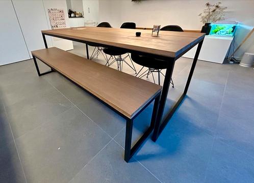 Eiken eettafel en bank met stalen onderstel, Huis en Inrichting, Tafels | Sidetables, Zo goed als nieuw, 75 cm of meer, 200 cm of meer