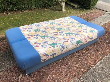 Slaapbank / zetel beschikbaar voor biedingen