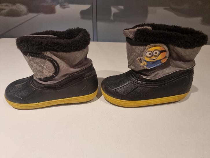 Lekkere warme sneeuwlaarsjes/sneeuwbotjes maat 26 Minions, Kinderen en Baby's, Kinderkleding | Schoenen en Sokken, Gebruikt, Laarzen