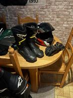 2 dilig motopak en botten helm, Motoren, Kleding | Motorhelmen, Ophalen