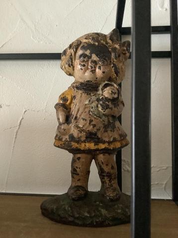 Griezelig meisje ( toppertje)  beschikbaar voor biedingen