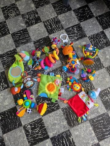 Pakket babyspeelgoed  beschikbaar voor biedingen