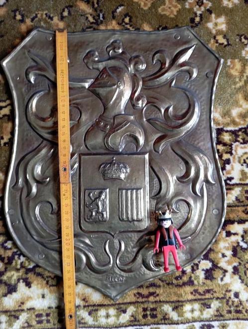 590) wapenschild met beugels ( mecap ), Verzamelen, Militaria | Algemeen, Overige soorten, Kunstobject, Ophalen of Verzenden