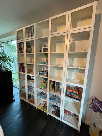 Boekenkast met deuren (glas) beschikbaar voor biedingen