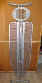 Planche a repasser  avec une etagere sous, Electroménager, Enlèvement, Utilisé
